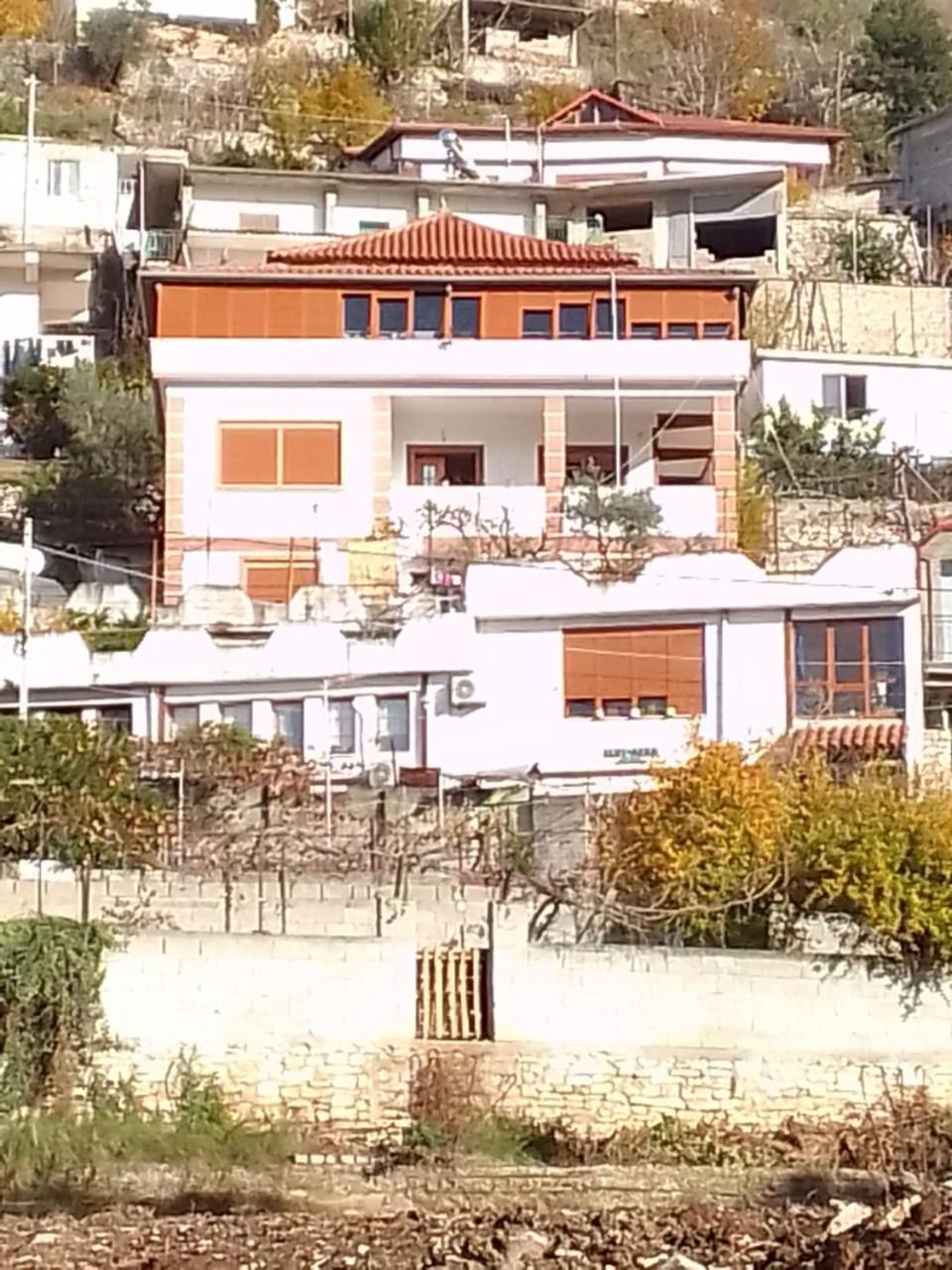 Elvi Aerd Apartment Berat Kültér fotó